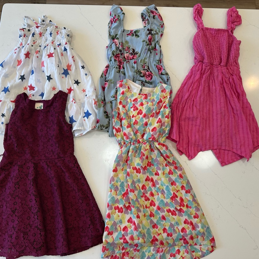 Lot of 5 girls dresses size 5/5t like new or new condition.